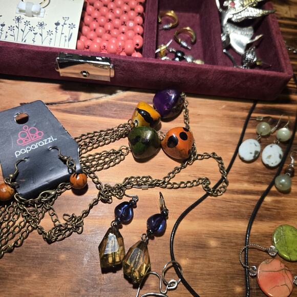 Jewelry Box Lot Of 35 Vintage to Modern Costume Jewelry Wearable & Craft Repair - Picture 6 of 16